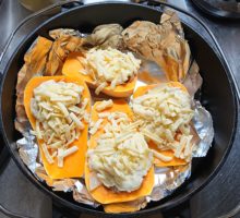 ダッチオーブンでバターナッツかぼちゃグラタン