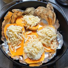ダッチオーブンでバターナッツかぼちゃグラタン